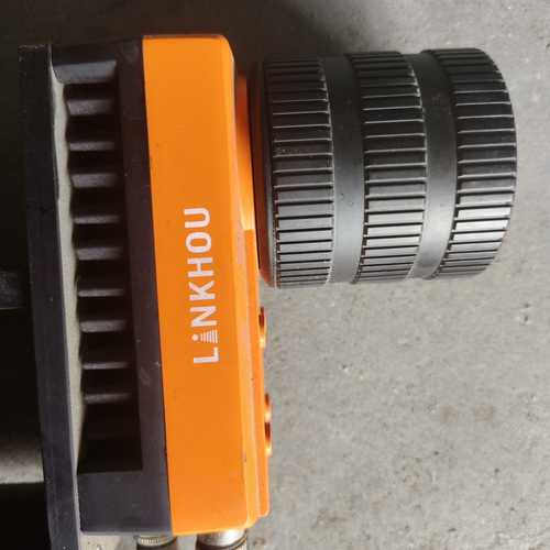 LINKHOU工业相机，橙色外壳，带散热风扇。品，外观成图片