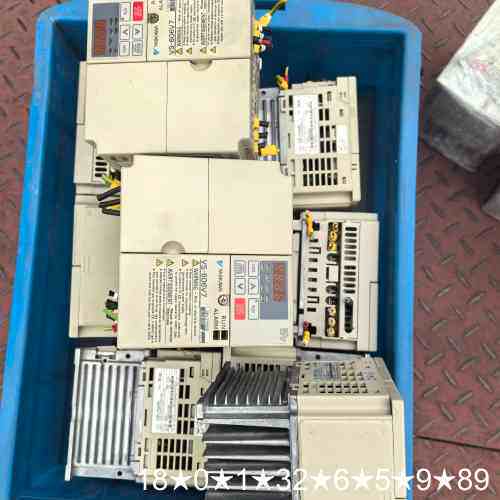 变频器 VS-606V7 CIMR-V7CC24P0 价