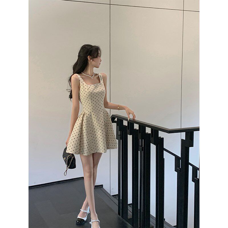 韩语琳 法式方领波点吊带连衣裙女2025夏季收腰显瘦a字蓬蓬短裙子