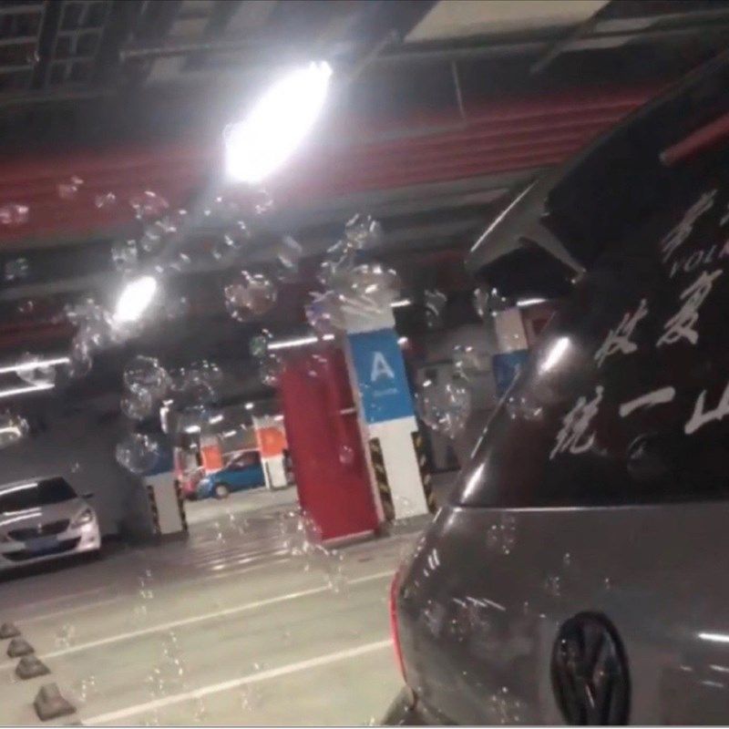 热门网红汽车后窗改装泡泡机 后雨刷改泡泡机 两厢汽车遥控泡泡机