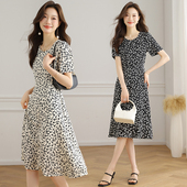 显瘦碎花连衣裙 女气质温柔风方领中长款 今年流行裙子新款 夏季