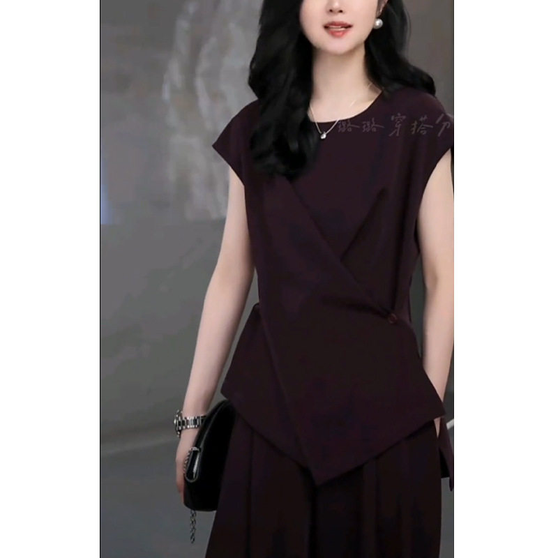 大码女装时尚仿醋酸套装女胖mm不规则交叉斜扣背心老钱风上衣2579