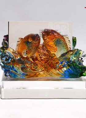 优选夏尚逸典琉璃鱼锦鲤工艺品定制商务礼品办公室桌上刻字名片座