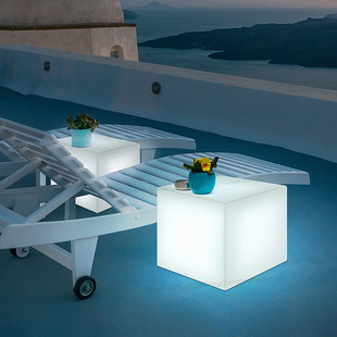 厂家直供太阳能发光立方体灯七彩庭院装饰方块灯户外家具酒吧凳子