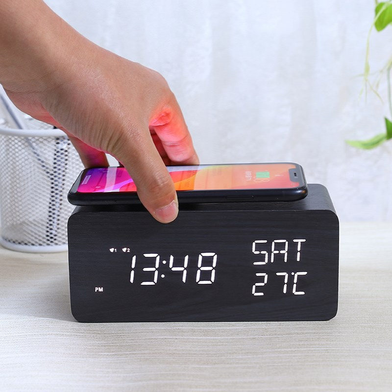 LED数字闹钟双组闹铃手机无线充10W创意木质电子钟静音时尚温湿度