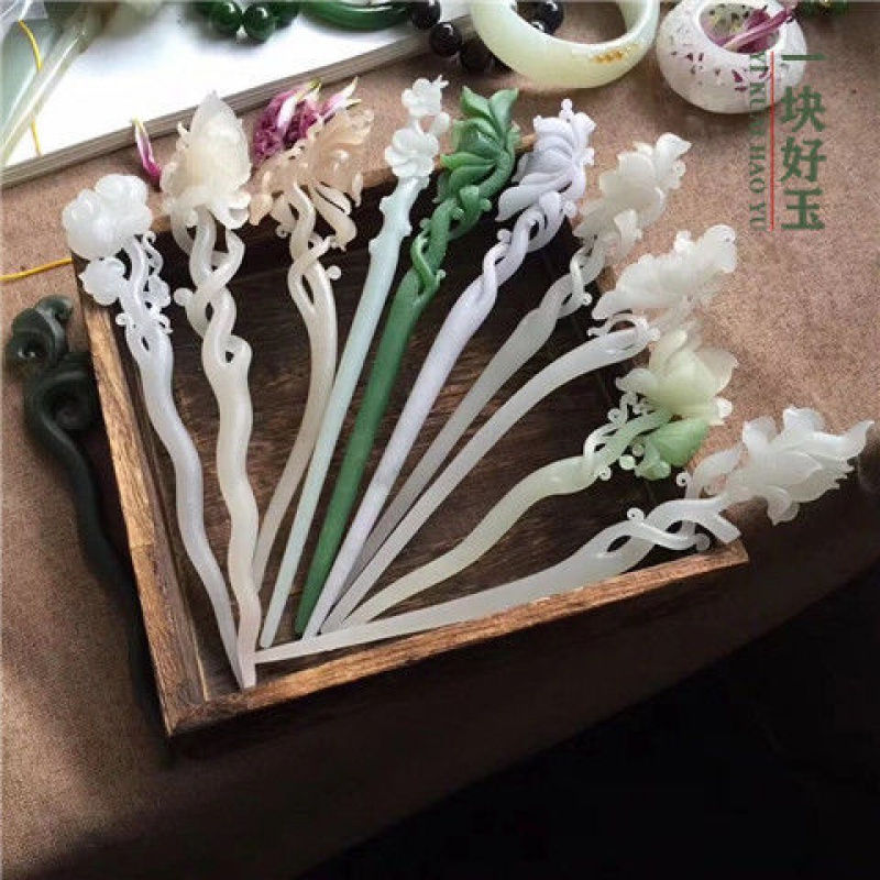新疆和田玉莲花发簪俏色糖玉碧玉