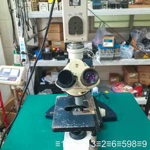 徕卡DM LB2显微镜，，成色如图，正常开机通电。配议价