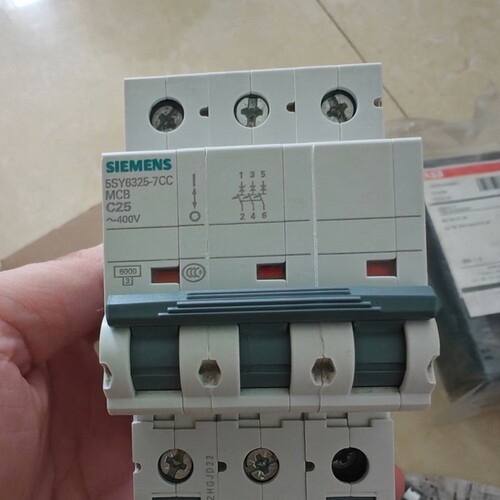 5SY6325-7CC  空气开关，3P C25A议价