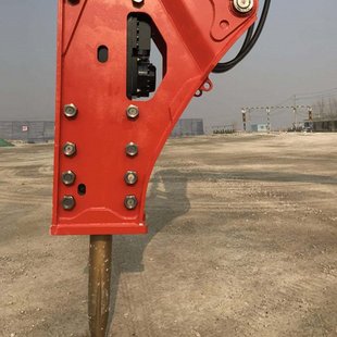 轻轻搬破碎锤动开关十秒钟即可完成挖斗与破碎锤之间互换省时省力