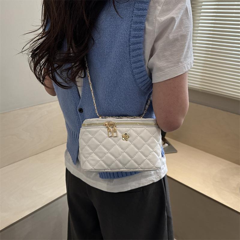 时尚单肩斜挎纯色女士链条盒子2026新款春轻奢绣线菱格小方女包