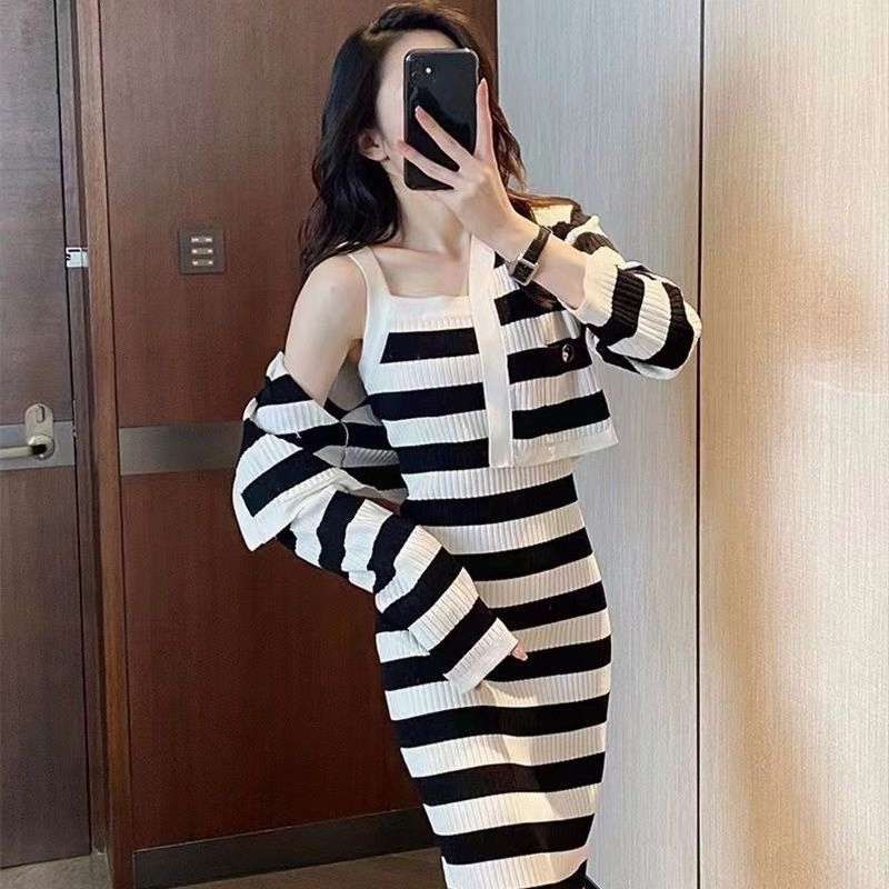 时尚套装裙女春秋2024新款长袖针织短款上衣条纹吊带连衣裙两件套