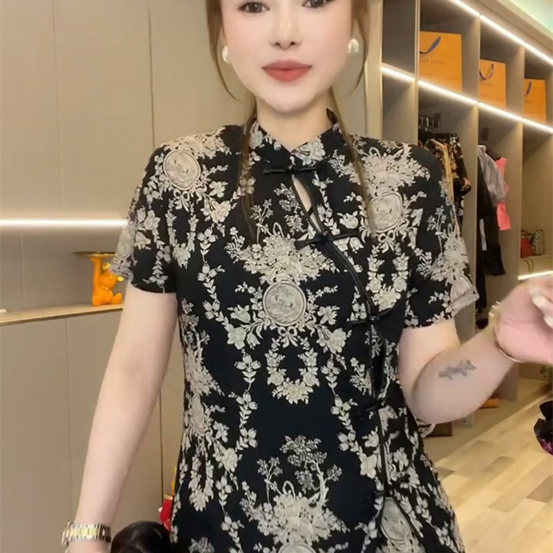 气质碎花时尚套装女23夏季复古盘扣短袖侧开叉中长上衣短裤两件套