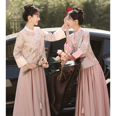 伴娘服粉色新中式2023新款冬季加厚保暖仙气质长袖唐装姐妹团礼服