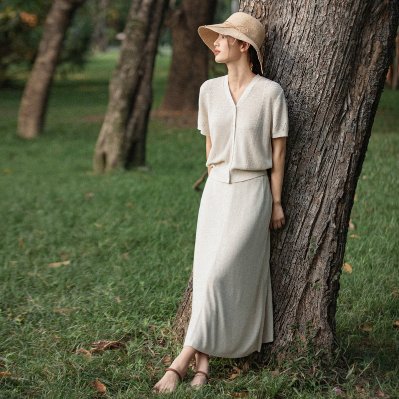 AIRIQI针织两件套夏季女通勤v领针织上下套装天丝半裙AH42TZ076