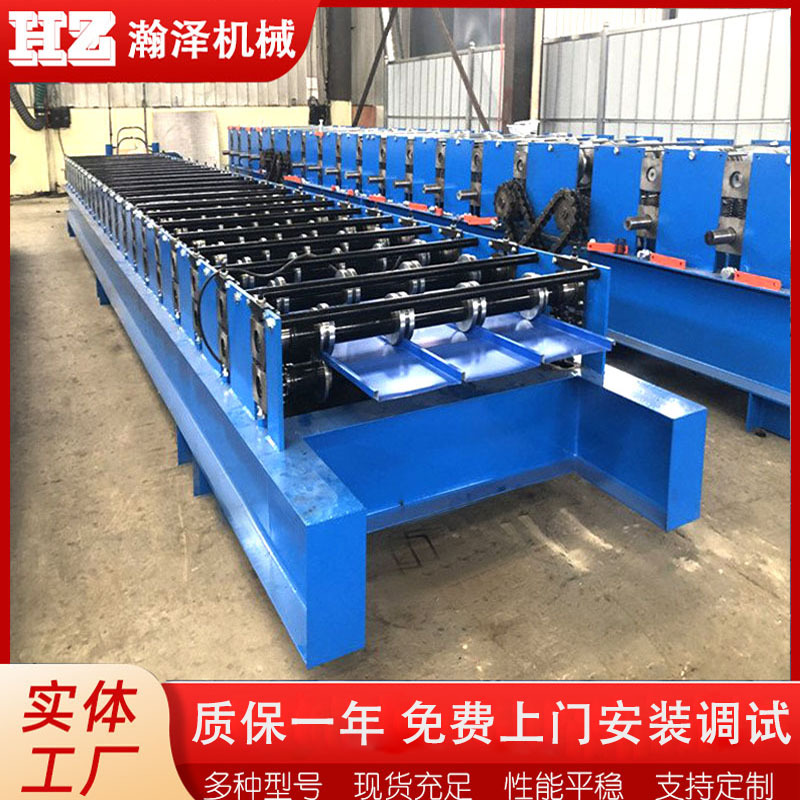 831彩钢压瓦机 做屋顶版的机器 快拼打包箱活动房集成吊顶板设备