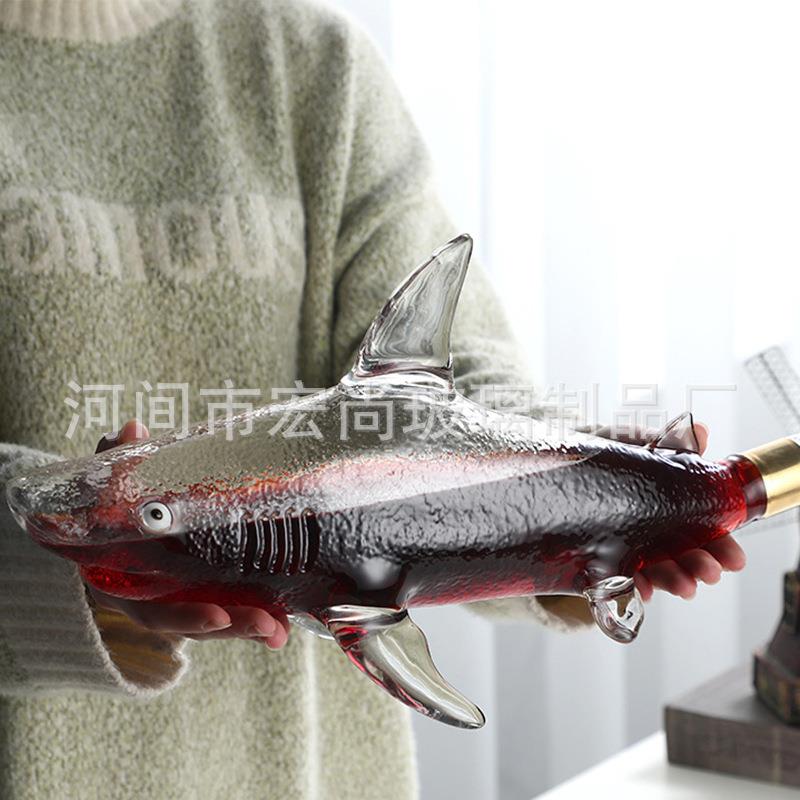 高硼硅玻璃工艺酒瓶异形醒酒器创意造型动物泡酒瓶鲨鱼造型泡酒瓶