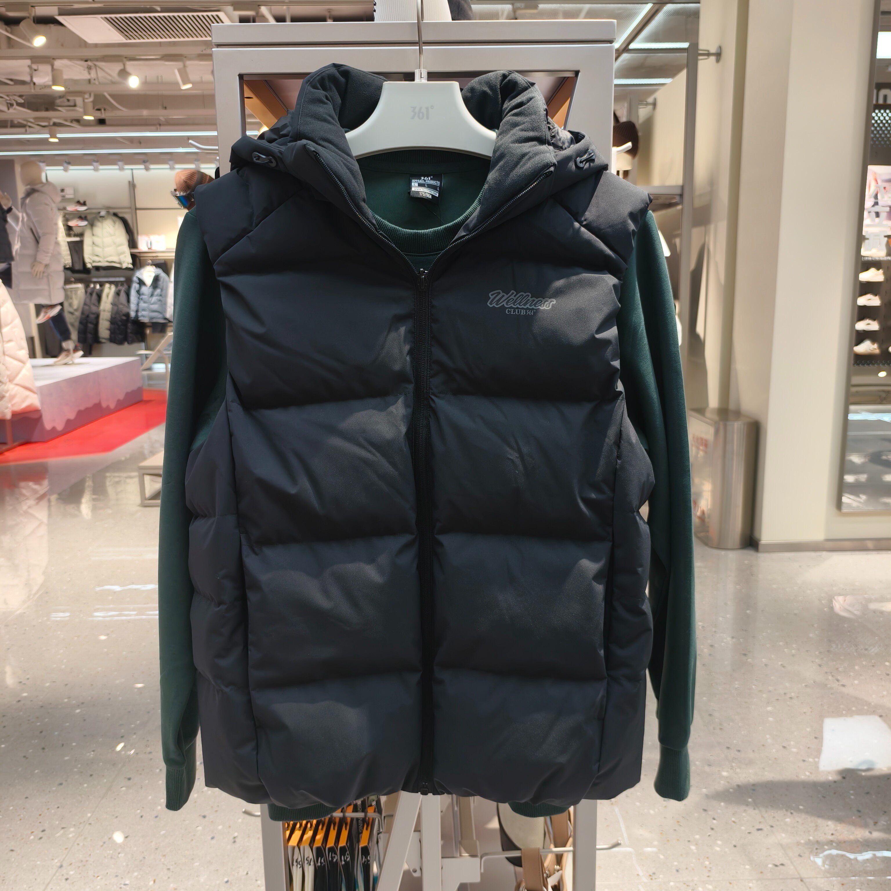 361度男款25冬季新款鸭绒连帽羽绒马甲 552544401图片