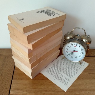 优选复古装饰旧书捆书卷 泛黄斑驳文艺老旧物 旧时光摄影道具摆件