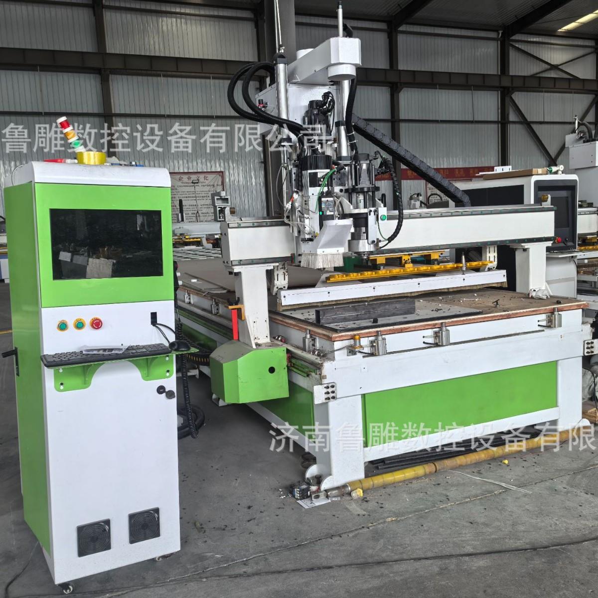 直排换刀开料机全自动板式家具橱柜门切割打孔旋拧螺丝数控开料机