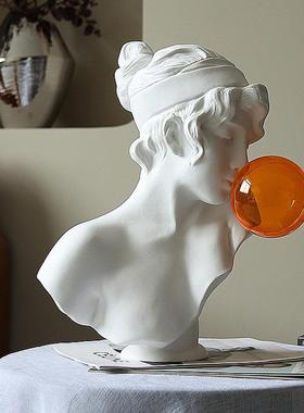 留连北欧橘色吹泡泡女孩玄关法式抽象雕塑客厅艺术装饰品潮玩摆件