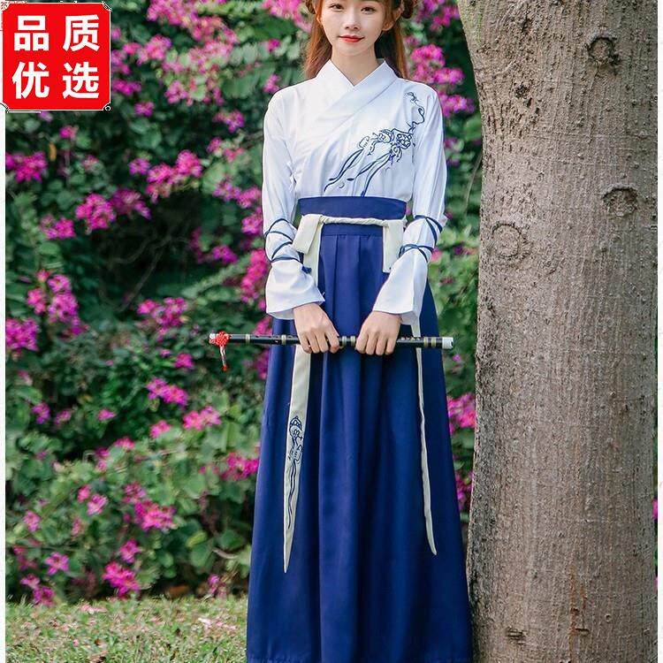 男女班服学生毕业照留念