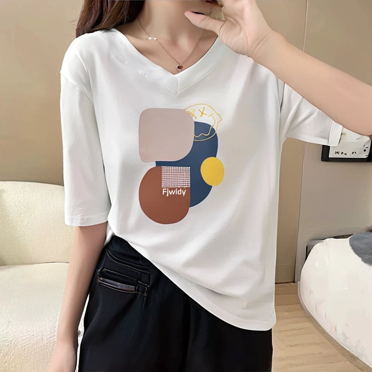 Fjwldy高级感V领短袖t恤女大码2025新款夏季微胖百搭显瘦半袖上衣
