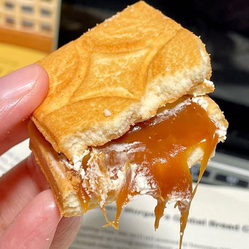 速发现货焦糖夹心饼干吃一口就忘不掉！焦糖奶油夹心抹茶日式曲奇