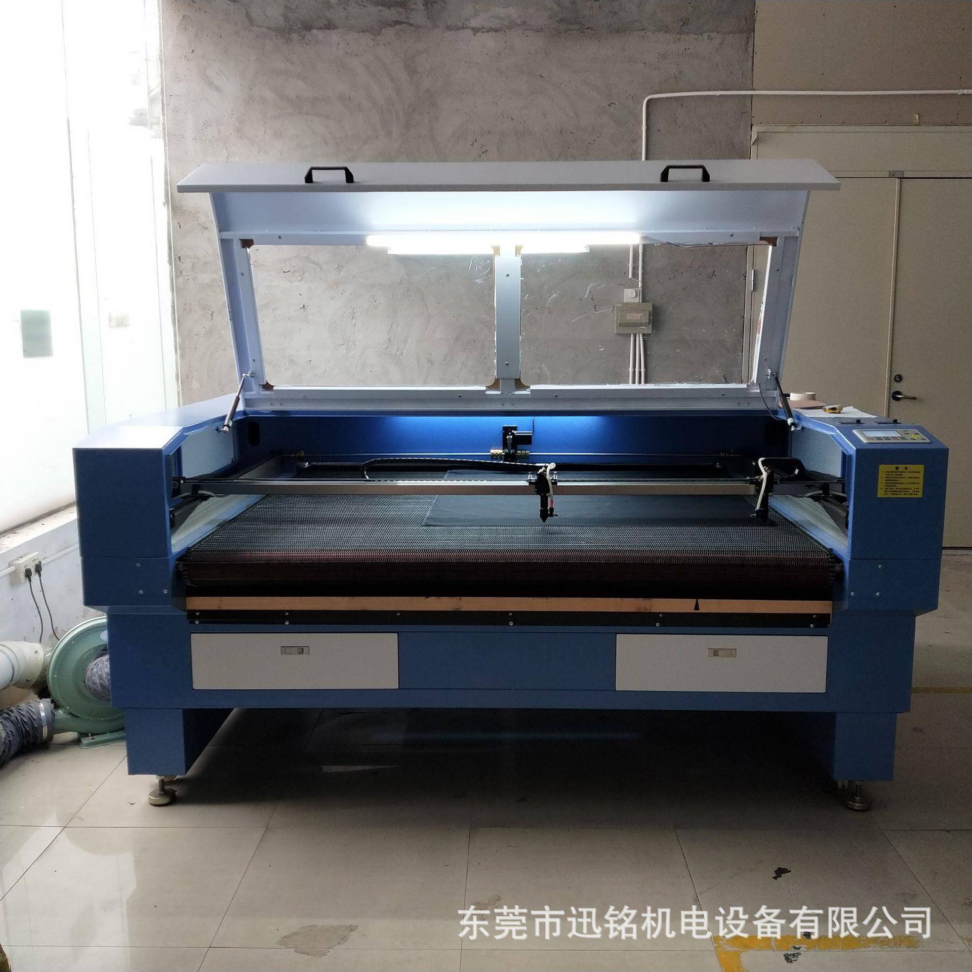 化妆棉粉扑激光切割机植绒粉扑短绒布自动送料多头激光裁剪机厂