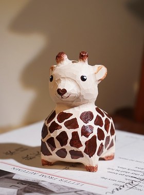 优选《学习/工作搭子》小肥鹿手工木雕小摆件卡通动物桌面摆放可