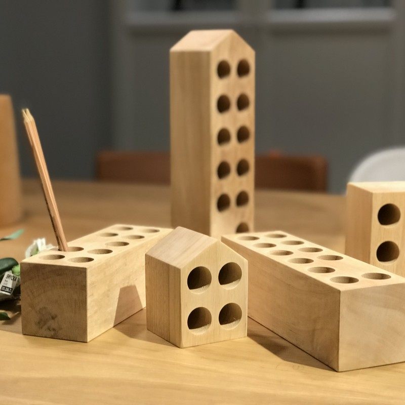 优选创意多孔实木笔筒桌面整理收纳架皮具工具架化妆刷笔牙刷原木