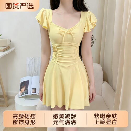 嫩黄连体泳衣女显瘦遮肚度假泳装