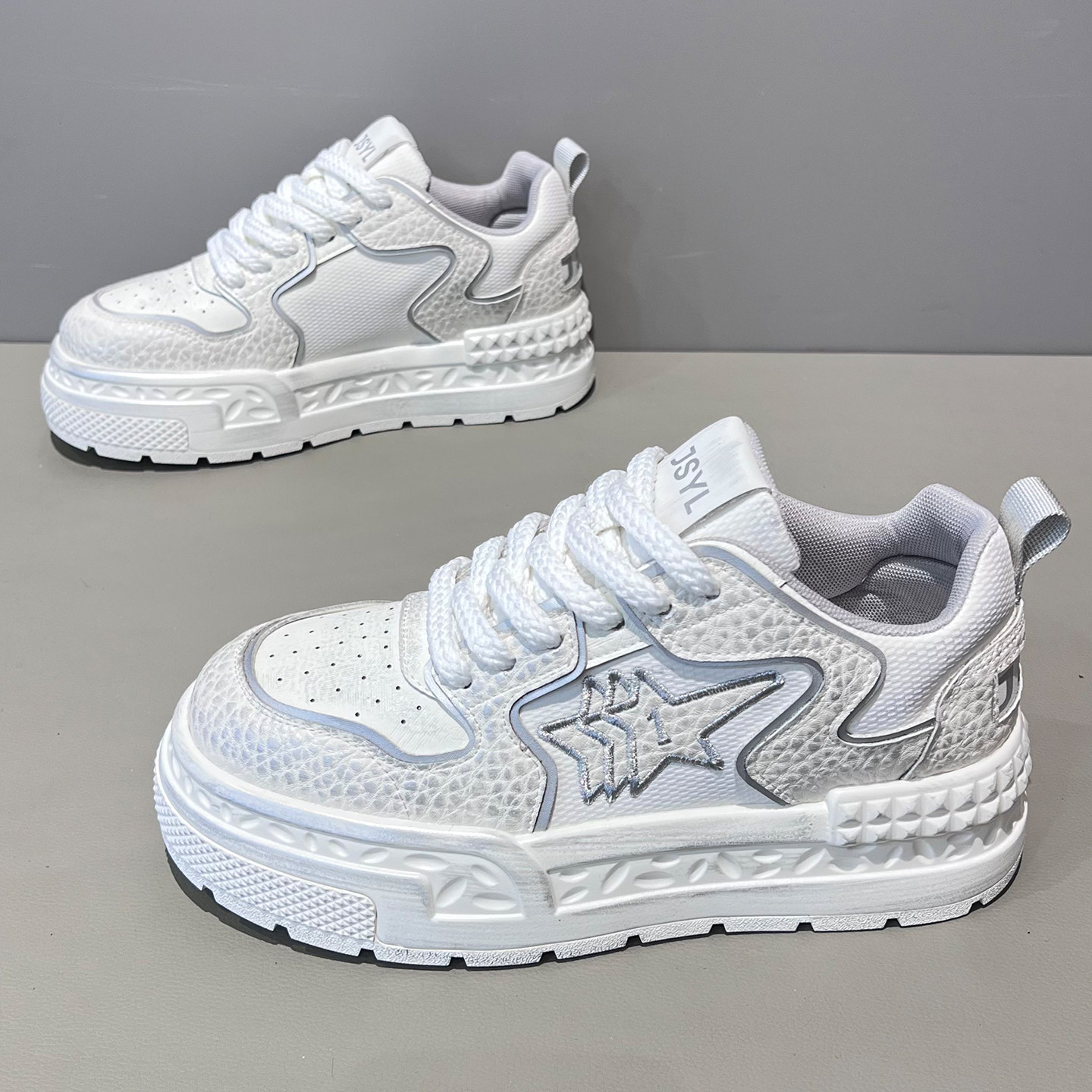 男款2026秋季新款皮面透气小白鞋厚底增高舒适潮流百搭款复古板鞋