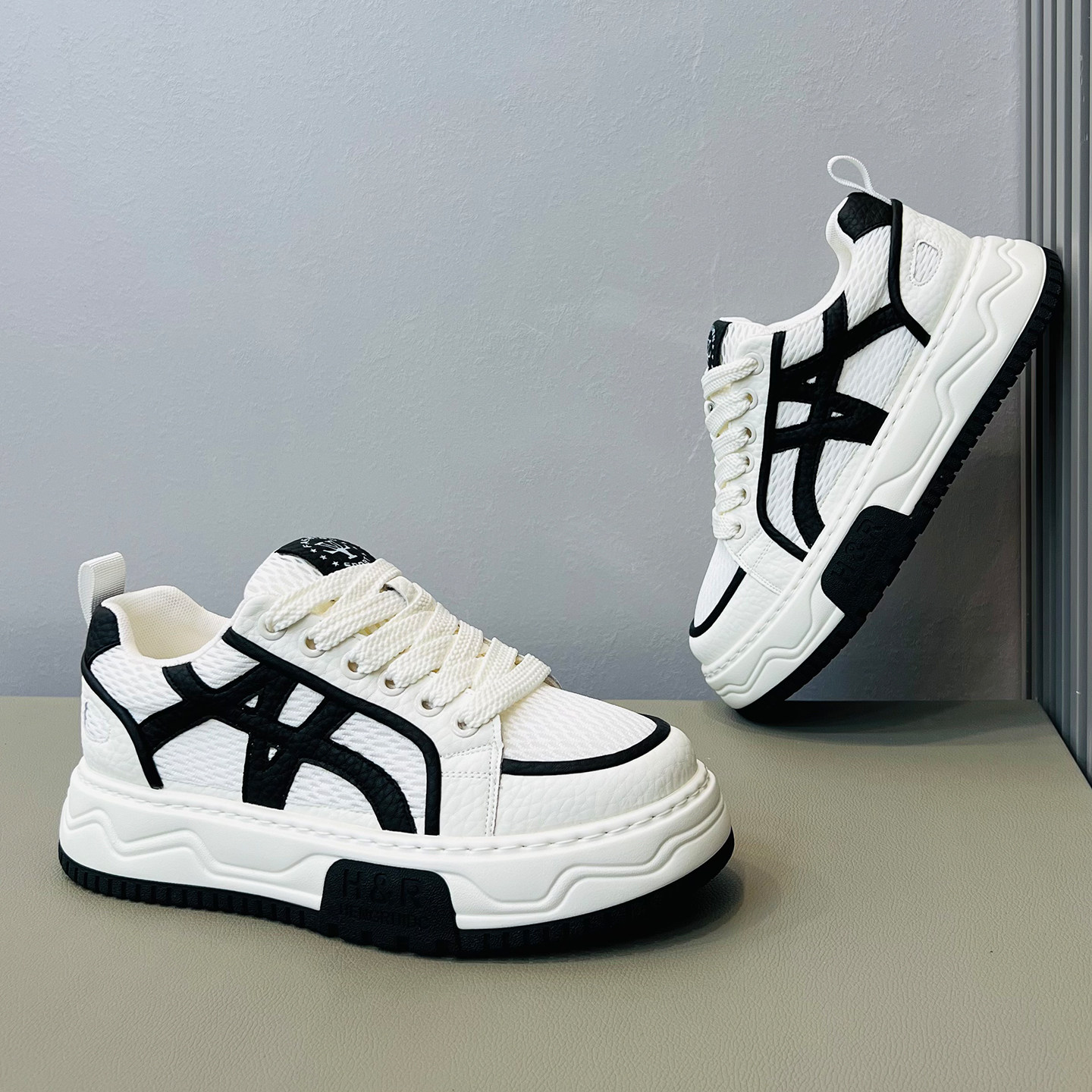 厚底轻便男鞋2026春夏新款透气运动休闲鞋百搭潮流板鞋网面小白鞋