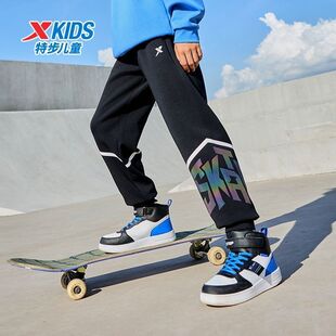 特步童装2025春秋儿童滑板运动裤男童秋装新款中大童裤子休闲卫裤