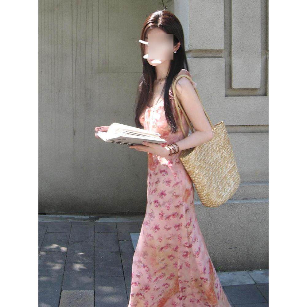 初夏季新款粉色吊带碎花连衣裙子休闲女夏日法式气质包臀长裙