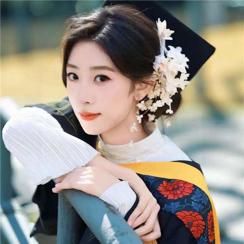 学士帽搭配铃兰花簪花发夹|白色