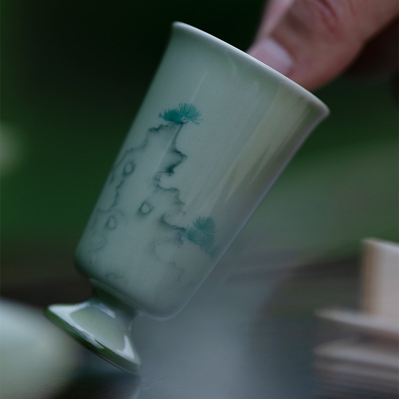 束刻  觅青手工釉下粉彩手绘太湖石苍翠高足酒杯中式杯茶具主人杯