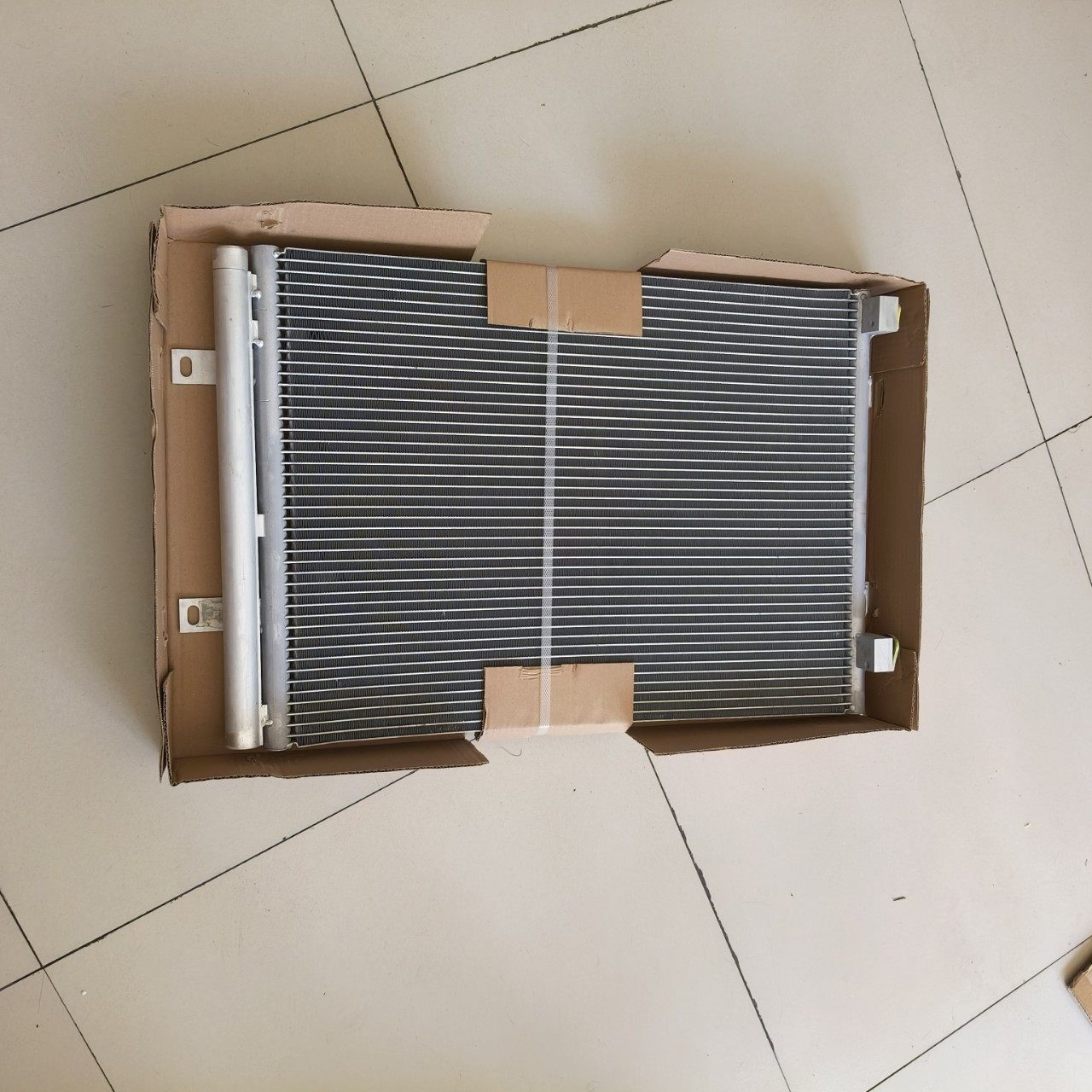 现代220-9s 220-9 225Vs 305ⅴs挖机配件冷凝器11Q6-90071