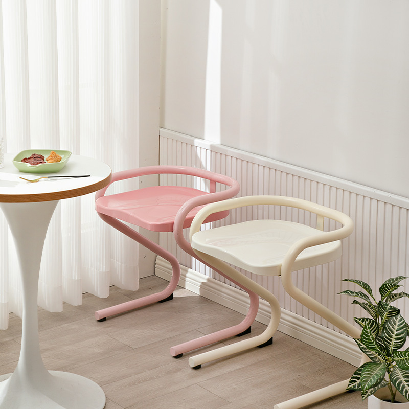 北欧餐厅家用休闲铁艺金属个性餐椅 创意粉系梳妆台粉色凳子
