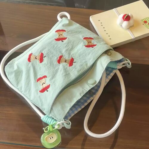 韩系少女心刺绣苹果斜挎包迷你