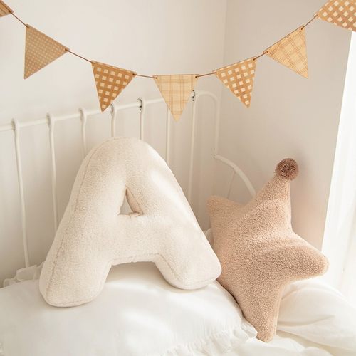 优选ins韩风创意毛绒字母抱枕儿童房装饰靠枕飘窗客厅沙发办公室