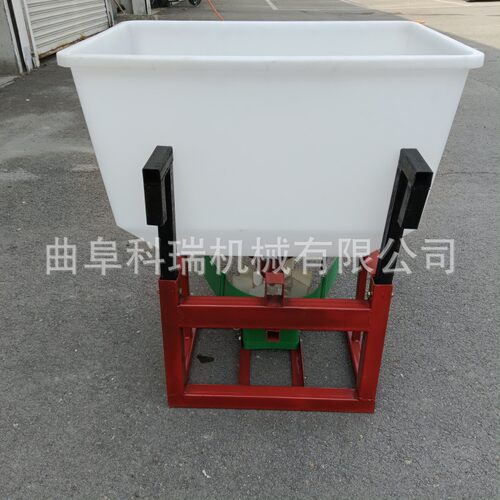 12V电动小型追肥机 拖拉机玉米大豆撒肥机 拖拉机后悬挂抛肥机