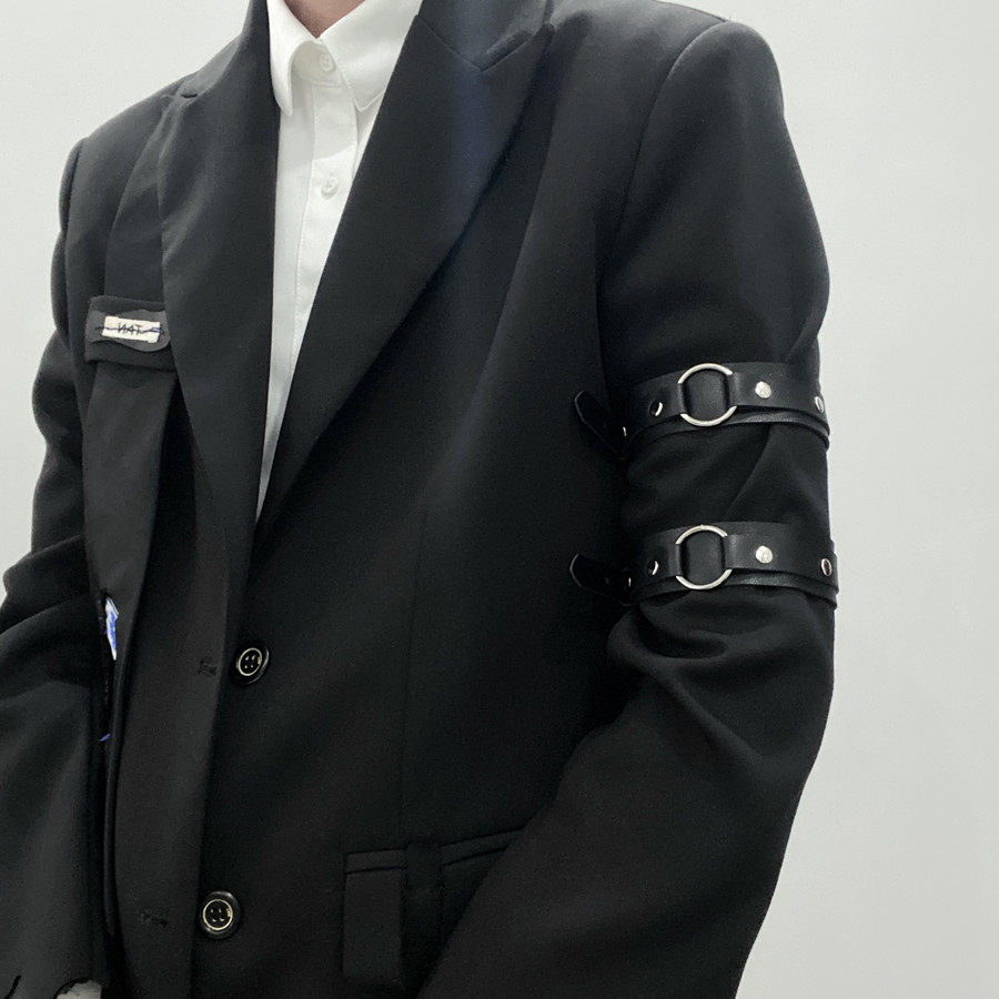 2026新款暗黑系配西装衬衫臂环男士帅气朋克风皮带装饰个性袖箍潮