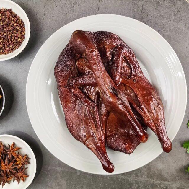 潮汕特产舌尖上的中国甘蔗烟熏峡山鸭脯烤整鸭肉