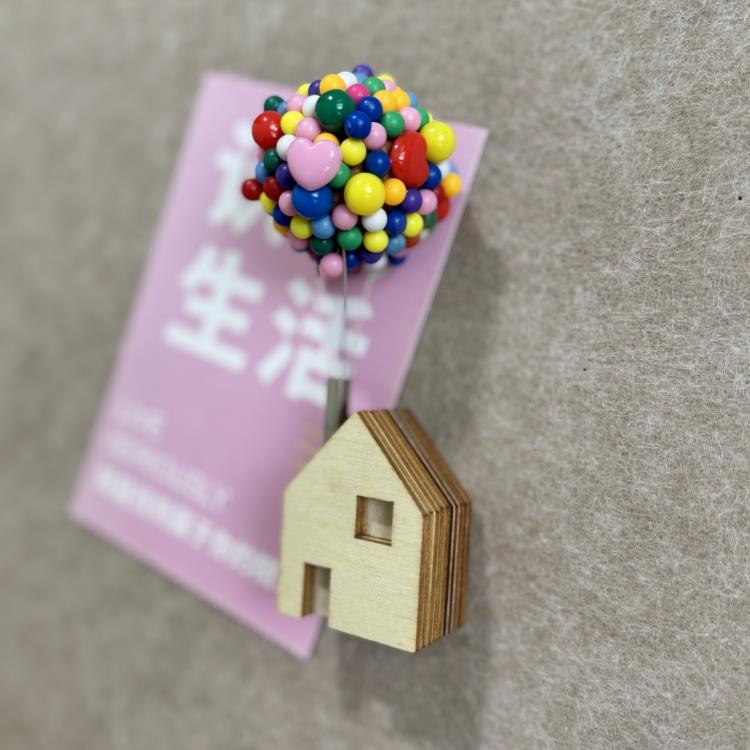 1个装飞屋环游记气球小木屋图钉软木钉毛毡板留言绘画钉办公文具