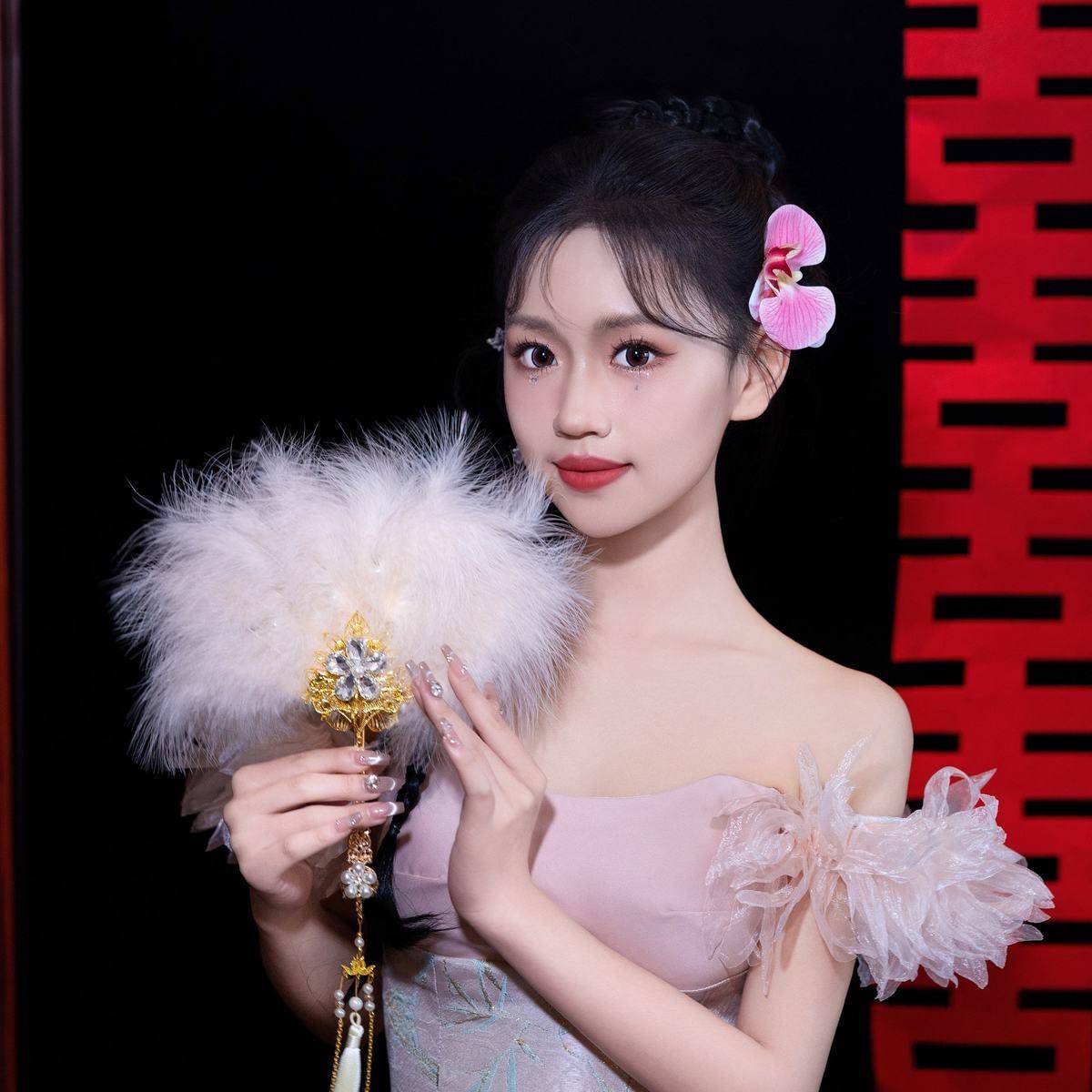 洛丽塔舞蹈旗袍折扇仙气蕾丝怀旧走秀扇子复古摄影拍摄汉服羽毛扇