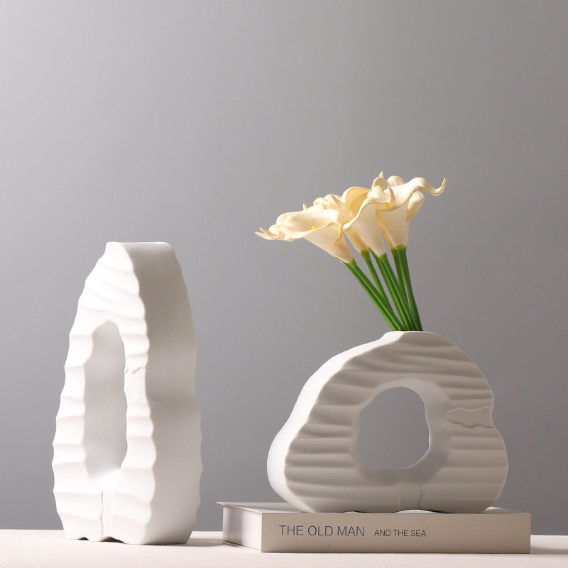 现代简约白色磨砂陶瓷花瓶客厅插花创意扁瓶样板房装饰品北欧风格,模玩/动漫/周边/娃圈三坑/桌游,文化/体育周边,淘宝优惠券,粉丝福利购,淘宝优惠卷