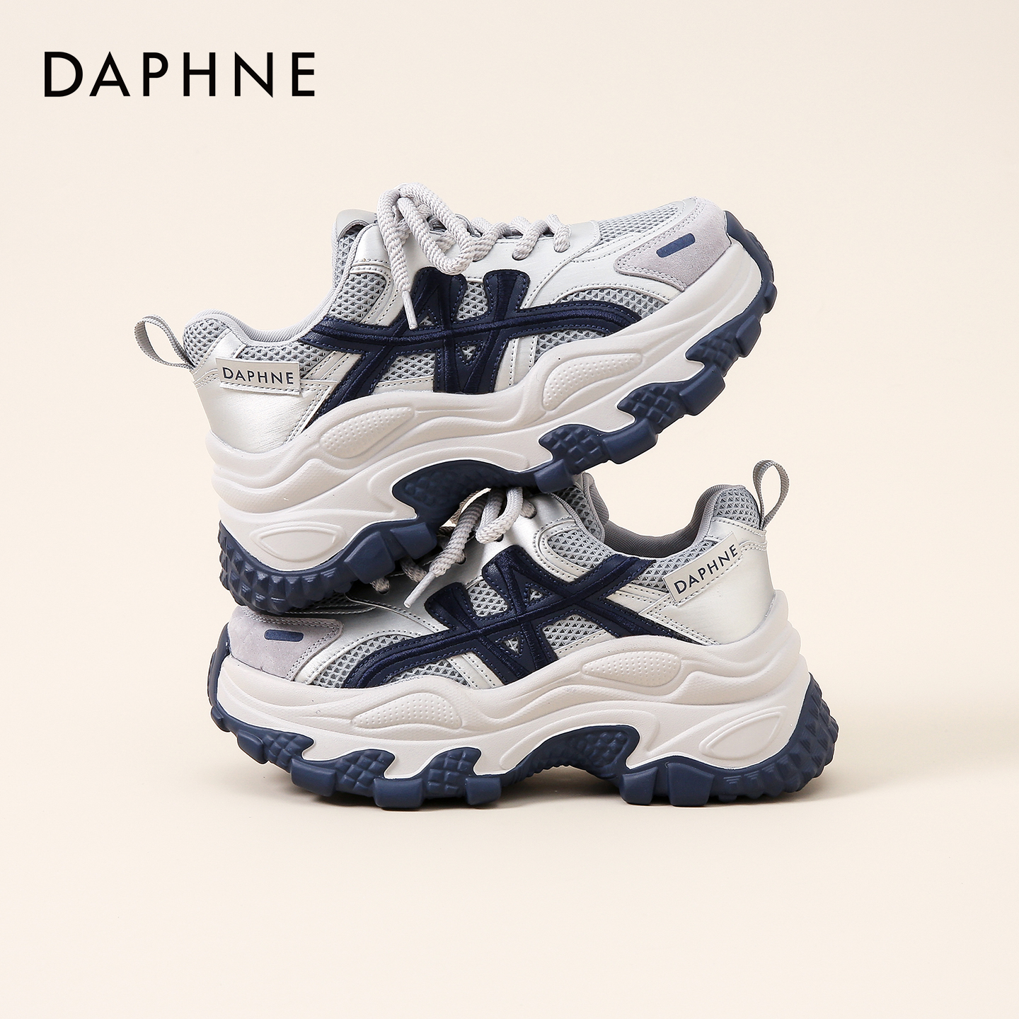 达芙妮春秋新品增高显脚小运动女