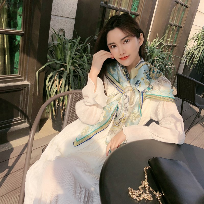 复古青花瓷真丝大方巾缎面丝巾女春秋夏季桑蚕丝防晒围巾披肩两用