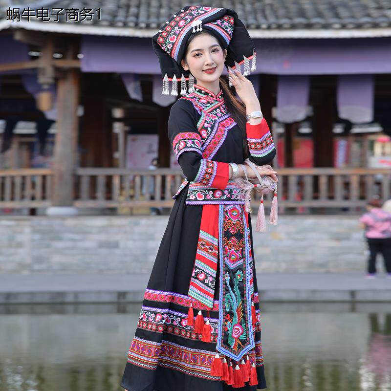 广西壮族服装女三月三民